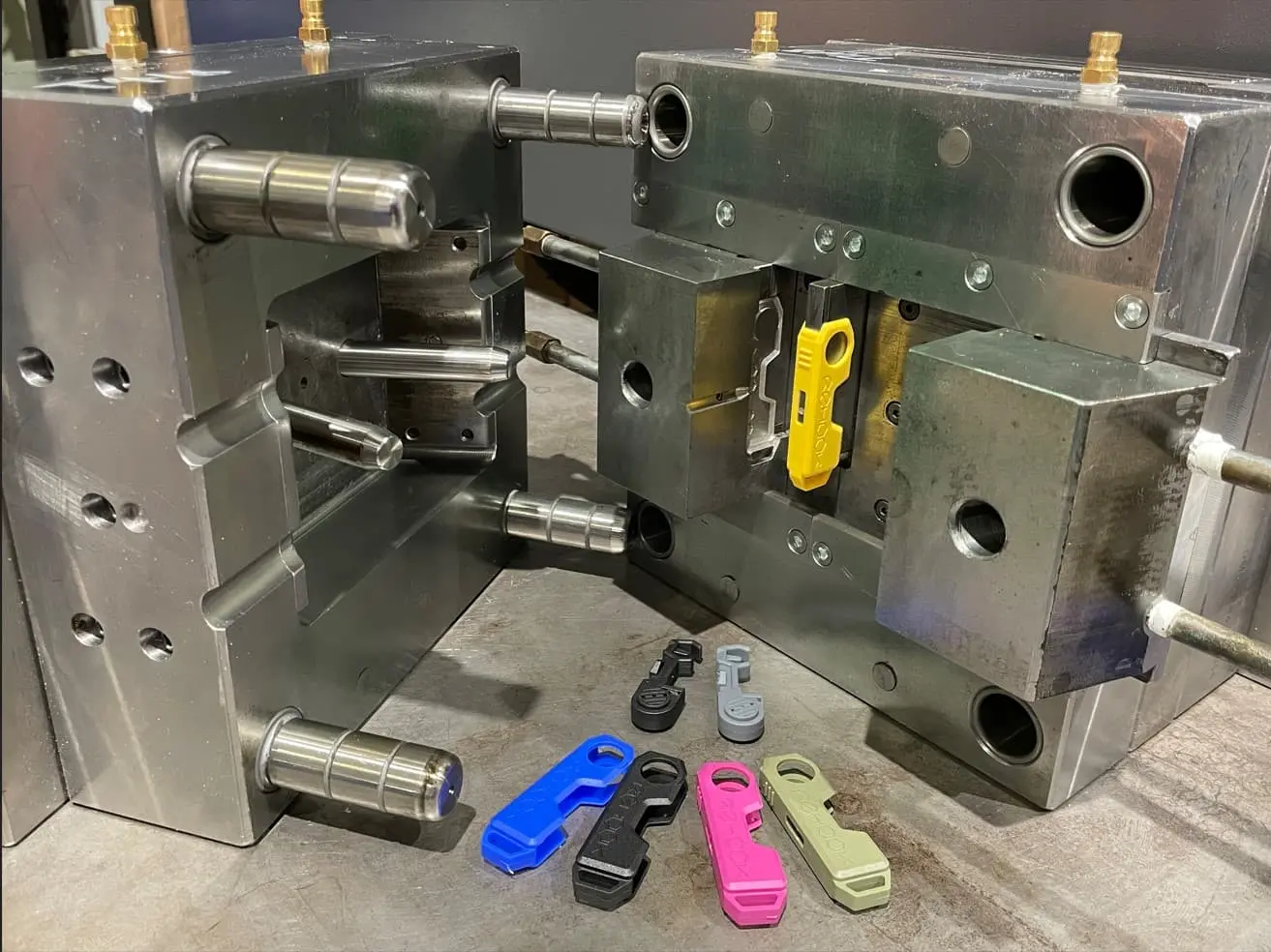 Lab Injection Molder Custom enclosures and injection molding – Selective Lab Inc.